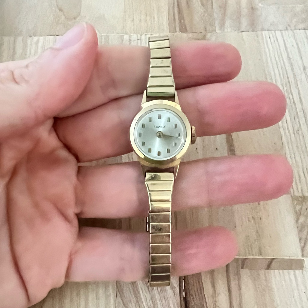 Vintage Timex Ladies Gold Tone Mechanical Winding Dress Watch